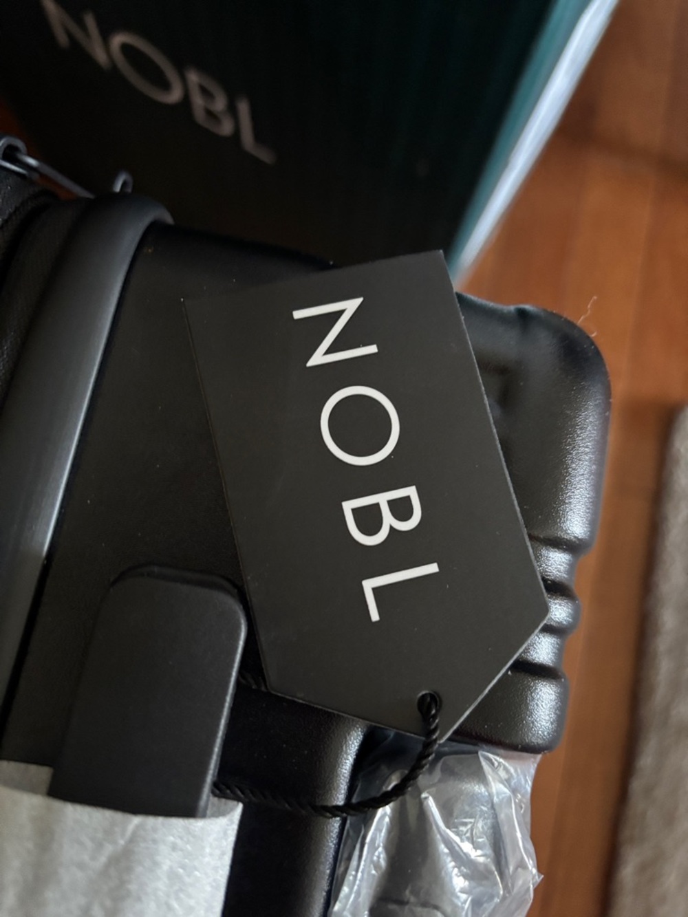 NOBL Expandable Carry-On NWT In Box Jet Black + Dust Cover - Picture 11 of 12